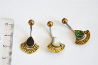 Load image into Gallery viewer, Bauchnabelpiercing Edelstahl Brass Bogen Träne Inlay
