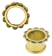 Load image into Gallery viewer, Two Brass Tunnel Bogen Blume antik gold, nickelfrei Plugs feature a round, hollow center and scalloped flower edge—one shown from above with the opening, the other from the side. Elegant Ohrschmuck aus Messing Expander.
