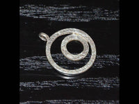 Load image into Gallery viewer, Anhänger Silber 925 vergoldet Ringe Kreise - chic - net.de
