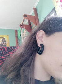 Cargar imagen en el visor de la galería, Ball Closure Piercing Klemmkugel Ring schwarz Acryl - chic - net.de
