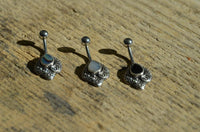 Load image into Gallery viewer, Bauchnabelpiercing aus Edelstahl Silber als Schnörkel Träne - chic - net.de
