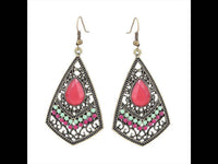 Load image into Gallery viewer, Brass golden Drachenviereck umgedreht Ohrringe Tropfen Steine pink grün facettiert - chic - net.de
