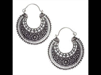 Cargar imagen en el visor de la galería, Brass Ohrringe Halbmond Sichel Form Blumen silbern Messing Bügel - chic - net.de
