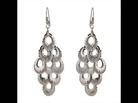 Load image into Gallery viewer, Brass Ohrringe silberfarben lang kleine feine Anhänger Loch Muscheloptik - chic - net.de
