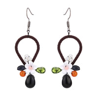 Cargar imagen en el visor de la galería, Brass Ohrringe silberfarben Tropfen umgedreht Stoff schwarz Perle Blume weiß - chic - net.de
