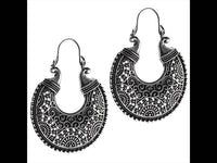 Cargar imagen en el visor de la galería, Brass Ohrringe silbern Sichel Herz Bögen Blumen Muster Messing - chic - net.de
