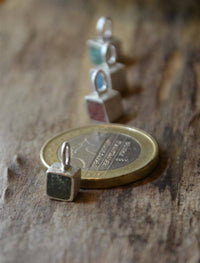 Load image into Gallery viewer, Anhänger Silber 925 Würfel crushed Stein 5mm - chic-net.de
