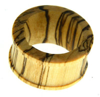 Load image into Gallery viewer, Bananenholz Flesh Tunnel hell ribbed straight konvex - chic-net.de
