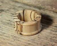 Load image into Gallery viewer, Bananenholz Flesh Tunnel hell ribbed straight konvex - chic-net.de
