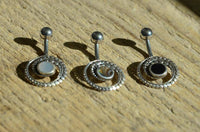 Load image into Gallery viewer, Bauchnabel Piercing Edelstahl Silber Punkte Spirale Inlay - chic-net.de
