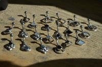 Load image into Gallery viewer, Bauchnabelpiercing aus Edelstahl Silber mit Punkte Träne - chic-net.de
