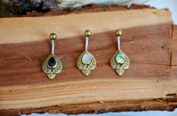 Load image into Gallery viewer, Bauchnabelpiercing Edelstahl Brass Schnörkel Träne Inlay - chic-net.de
