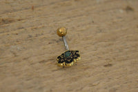 Load image into Gallery viewer, Bauchnabelpiercing Messing Edelstahl gold Blüte Jade - chic-net.de
