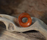 Load image into Gallery viewer, Blutholz Flesh Tunnel rötlich handmade double flared - chic-net.de
