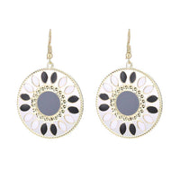 Load image into Gallery viewer, Brass Blume Rad golden Ohrringe Emaille schwarz weiß grau rund Ohrhänger 4 cm - chic-net.de

