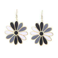 Load image into Gallery viewer, Brass Blumen Ohrringe Emaille golden schwarz grau weiß Ohrhänger 4,5 cm - chic-net.de
