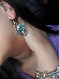 Cargar imagen en el visor de la galería, Brass golden Khamsa Ohrringe Sonne Emaille Streifen Steine bunt rosa türkis - chic-net.de
