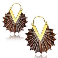 Cargar imagen en el visor de la galería, Brass Ohrringe Narraholz antik golden Messing Fächer - chic-net.de
