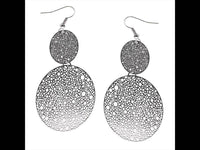 Load image into Gallery viewer, Brass Ohrringe silberfarben groß rund zwei kreise löchrig Löcher Oberfläche - chic-net.de
