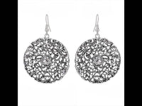 Cargar imagen en el visor de la galería, Brass Ohrringe silberfarben oxidiert groß rund Wölbung mittig Schnörkel - chic-net.de
