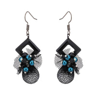 Cargar imagen en el visor de la galería, Brass Ohrringe silberfarben Raute Stein weiß Stoff Spitze schwarz blaue Perlen - chic-net.de
