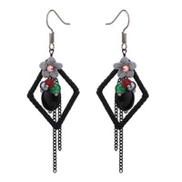 Cargar imagen en el visor de la galería, Brass Ohrringe silberfarben Raute Stoff schwarz Steine Blume grau rosa - chic-net.de
