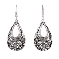 Load image into Gallery viewer, Brass Ohrringe silberfarben Tropfen Steine grau Geflecht - chic-net.de
