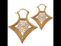 Load image into Gallery viewer, Brass Ohrringe Tribal Karo Form Blume breiter Rand antik golden Messing - chic-net.de
