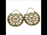 Load image into Gallery viewer, Brass Ohrringe Tribal Zackenrand rund Pfau Spiralbögen antik golden Messing - chic-net.de
