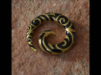 Load image into Gallery viewer, Brass Piercing Dehnschnecke Resin schwarz gold Spiralen - chic-net.de
