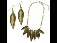 Load image into Gallery viewer, Brass Schmuckset goldfarben Kette Blätter Ohrringe Blatt länglich Länge verstellbar - chic-net.de
