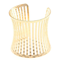 Load image into Gallery viewer, breiter Brass Armreif golden 64 mm gehämmert Rillen nach innen gewölbt - chic-net.de
