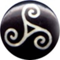 Load image into Gallery viewer, Buffalo Horn Fake Piercing, leicht gebogener Spike, schwarz mit weißem Muster, Ohrhänger, Ohrstecker, Ohrring - chic-net.de
