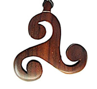 Load image into Gallery viewer, Celtic Viking braun Narra Holz Kette Triskele Halskette - chic-net.de
