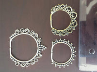 Load image into Gallery viewer, Charm Piercing Anhänger Ohrringe für Flesh Tunnels gold antik Messing Ohrhänger - chic-net.de
