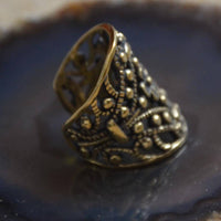 Load image into Gallery viewer, Ear cuffs verschnörkeltes Muster Blumen Messing gold - chic-net.de
