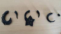 Load image into Gallery viewer, Fake Horn Piercing Hook Spirale Kralle handgeschnitzt schwarz Dehner Ohrring - chic-net.de
