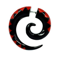 Load image into Gallery viewer, Fake Piercing Buffalo Horn Spirale schwarz rot Muster Expander Plug Ohrstecker 6 mm Edelstahl - chic-net.de
