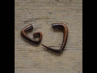 Load image into Gallery viewer, Fake Piercing Edelstahl dunkel Holz Triangel Spirale - chic-net.de
