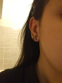 Cargar imagen en el visor de la galería, Fake Piercing Expander schwarz Kleiderbügel Schaubverschluss Edelstahl - chic-net.de
