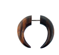 Load image into Gallery viewer, Fake Piercing Holz Doppel Kralle Spike braun Edelstahl Ohrring - chic-net.de
