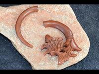 Load image into Gallery viewer, Fake Piercing Ohrring aus Rosenholz Edelstahl Flames - chic-net.de
