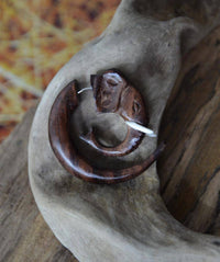 Load image into Gallery viewer, Fake Piercing Ohrring Holz Bone Elefant Spirale - chic-net.de
