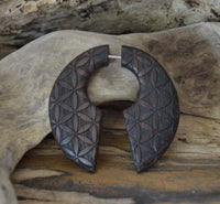 Cargar imagen en el visor de la galería, Fake Piercing Ohrring Narra Holz Kreis Blume des Lebens - chic-net.de
