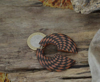 Load image into Gallery viewer, Fake Piercing Ohrring Sawo Holz Kreis Wirbel Strudel - chic-net.de
