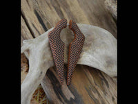 Load image into Gallery viewer, Fake Piercing Ohrring Sawo Holz Pfeil Sumatra Rauten - chic-net.de
