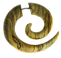 Cargar imagen en el visor de la galería, Fake Piercing Ohrring Spirale hell gemasert Bananenholz - chic-net.de
