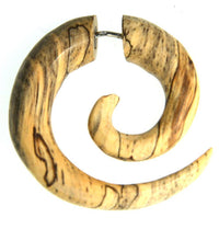 Cargar imagen en el visor de la galería, Fake Piercing Ohrring Spirale hell gemasert Bananenholz - chic-net.de
