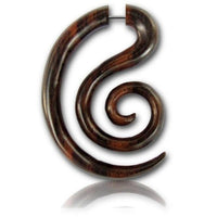 Load image into Gallery viewer, Fake Piercing Sono Holz gebogene Spirale 43 mm Plug Ohrstecker braun gemasert - chic-net.de
