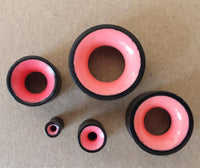 Cargar imagen en el visor de la galería, Flesh Plug Eisenholz Holz dunkel double flared pink Resin Inlay Ohr Piercing - chic-net.de
